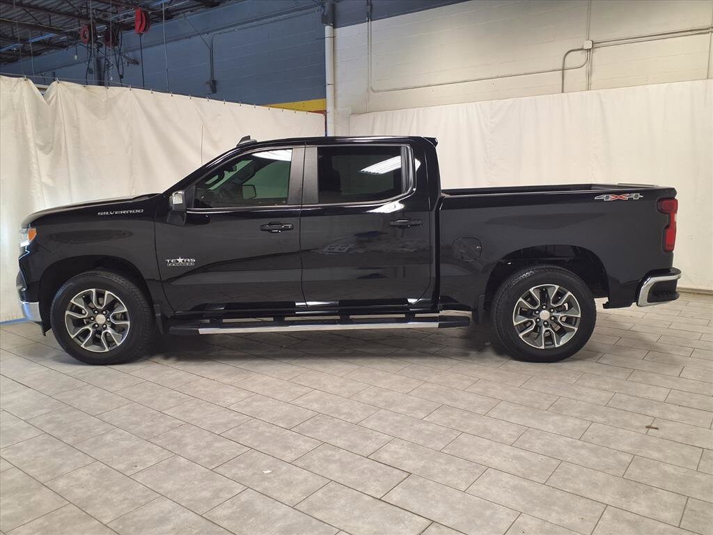 2023 Chevrolet Silverado 1500 LT photo 3