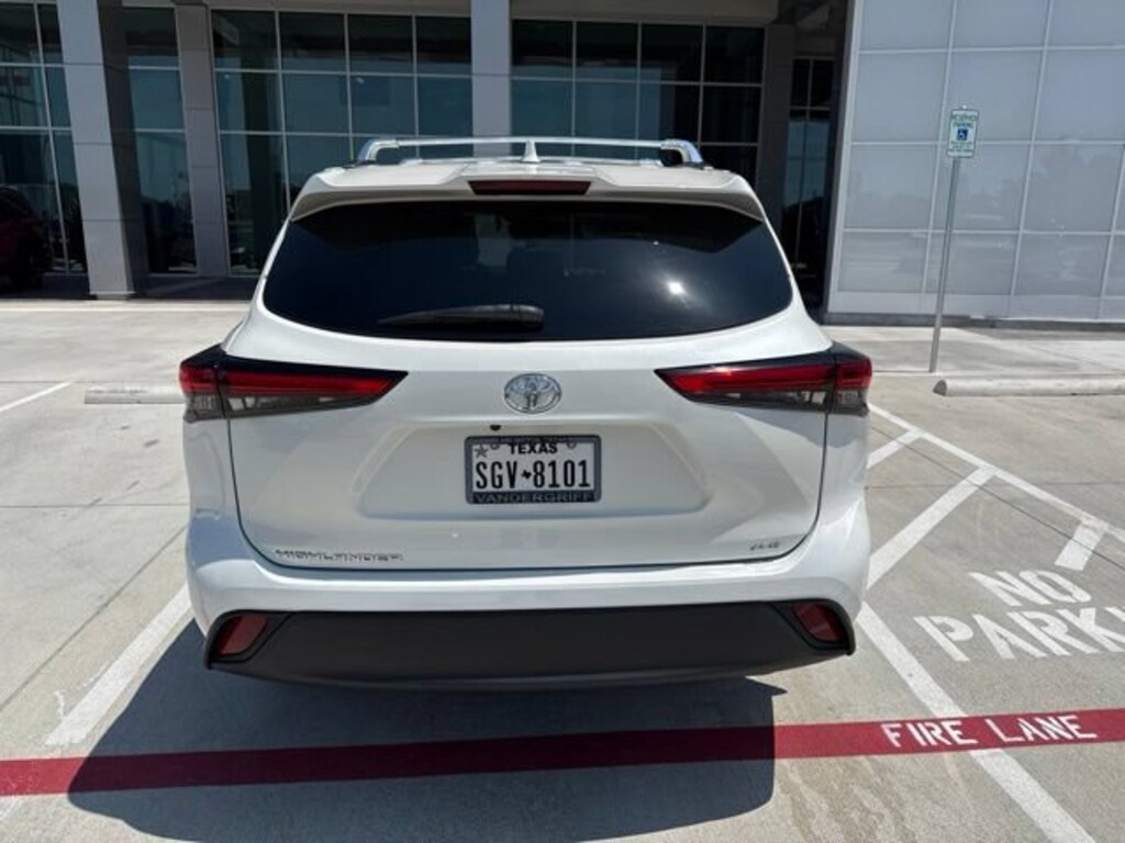 Used 2021 Toyota Highlander XLE SUV