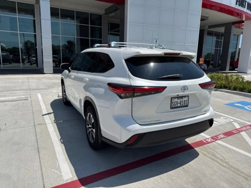 Used 2021 Toyota Highlander XLE SUV