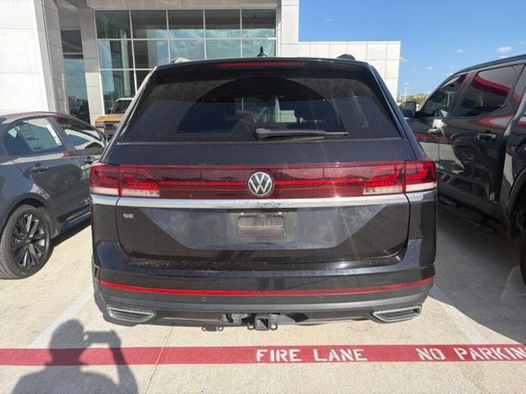 Used 2024 Volkswagen Atlas 2.0T SE w/Technology SUV