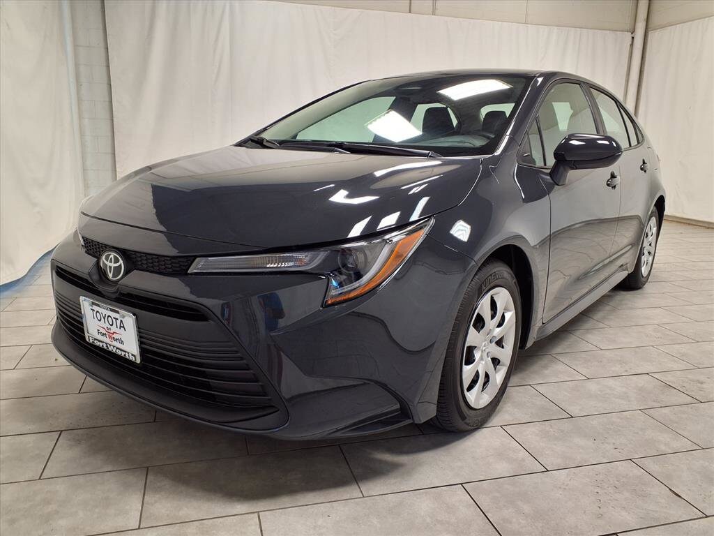2025 Toyota Corolla LE photo 2