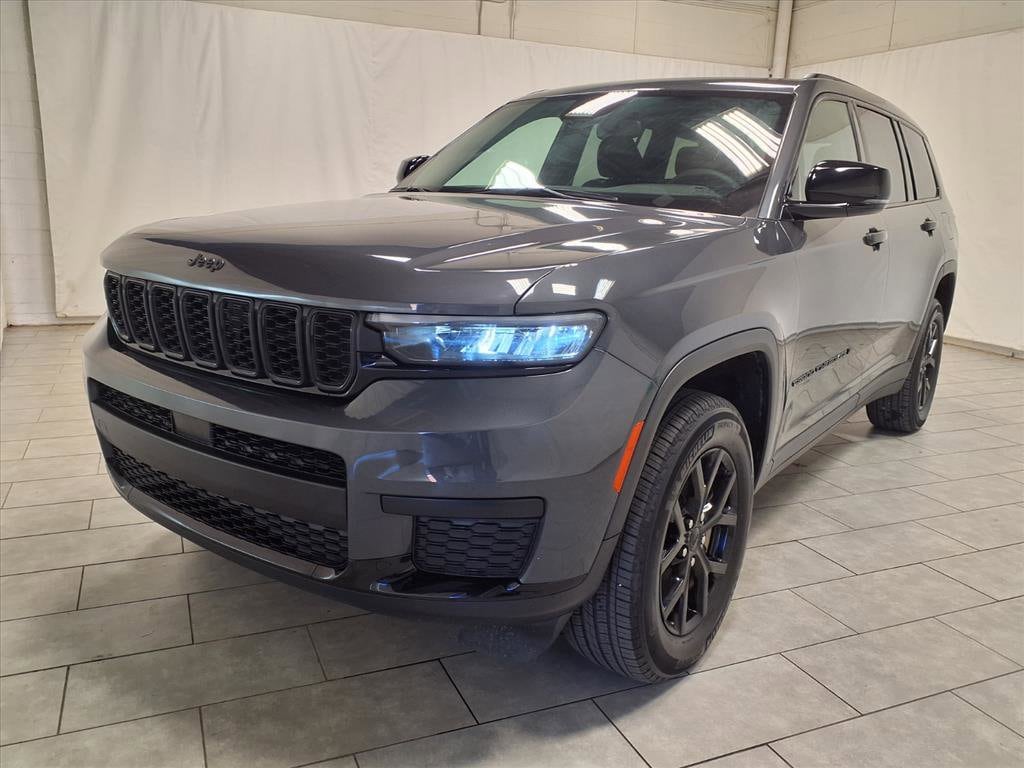 Used 2024 Jeep Grand Cherokee L Laredo SUV