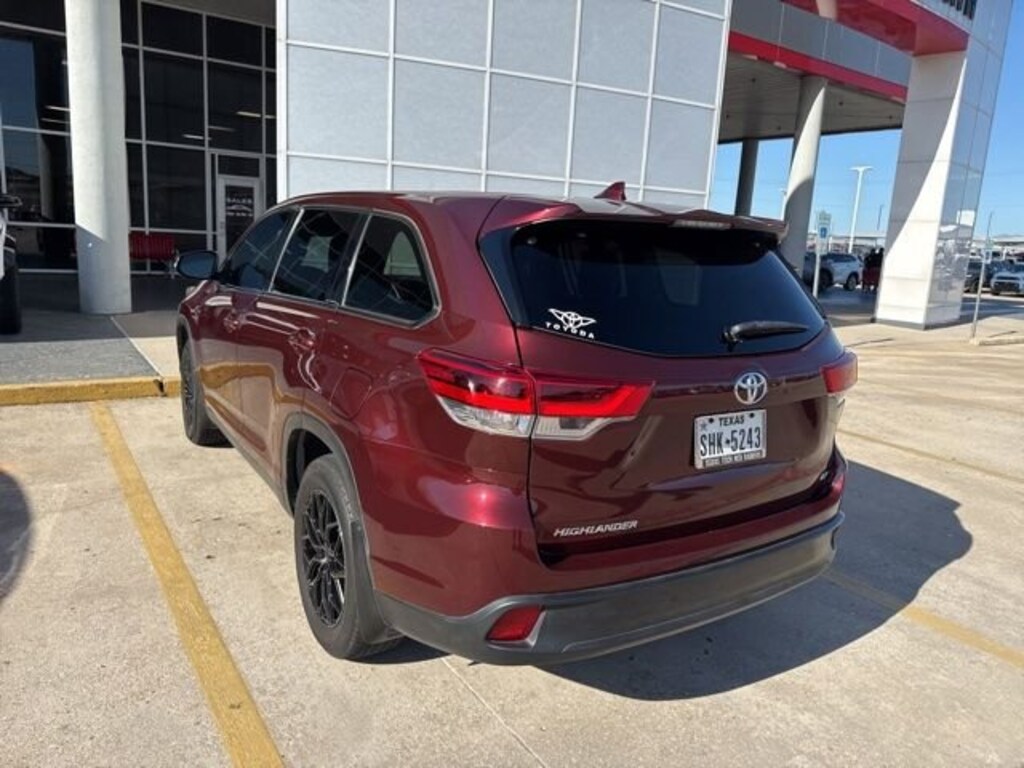 Used 2019 Toyota Highlander LE V6 SUV