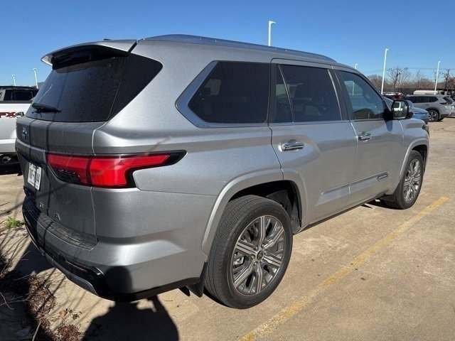 2024 Toyota Sequoia Capstone photo 4