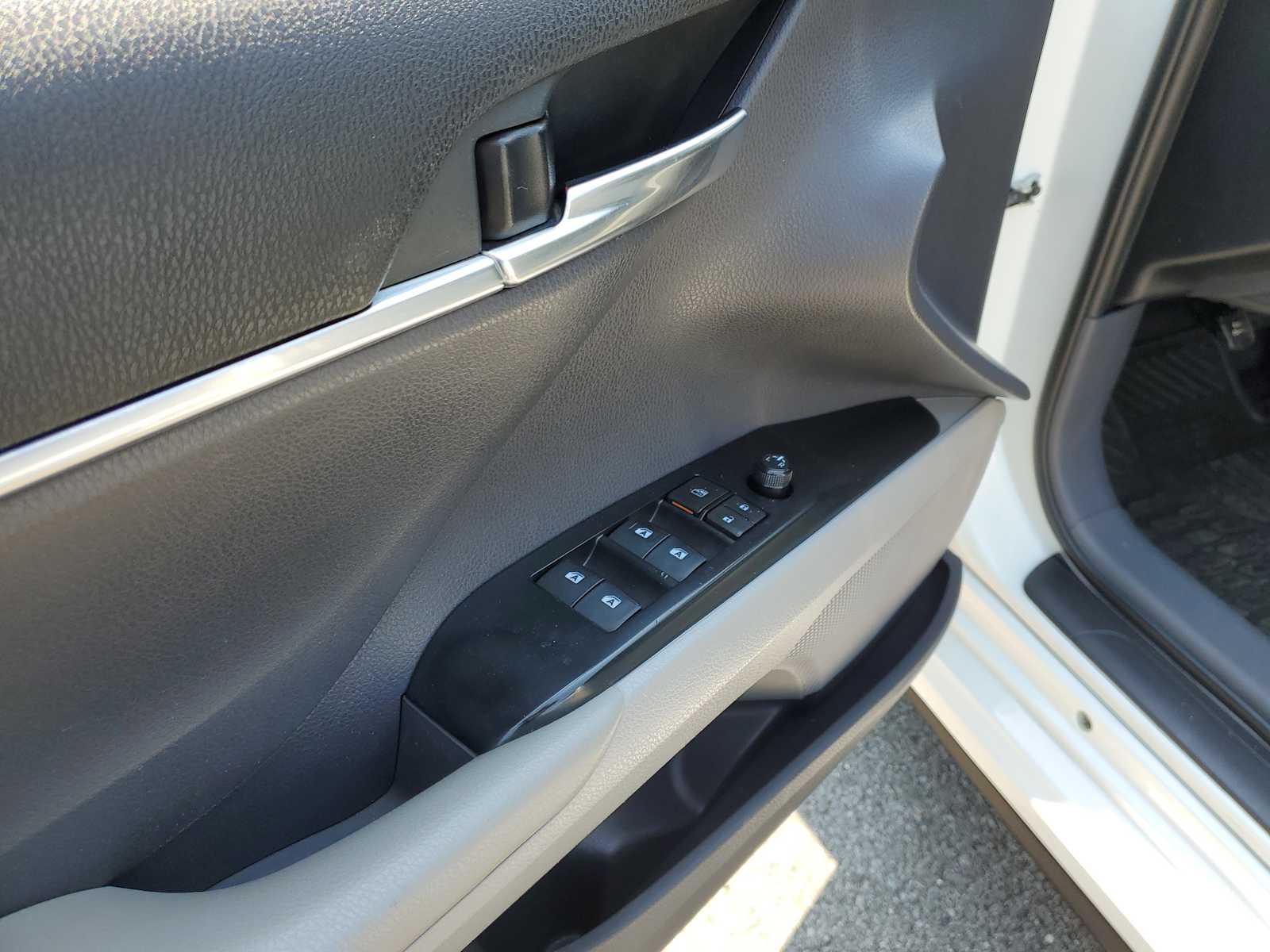 Thumbnail: 2019 Toyota Camry - 15