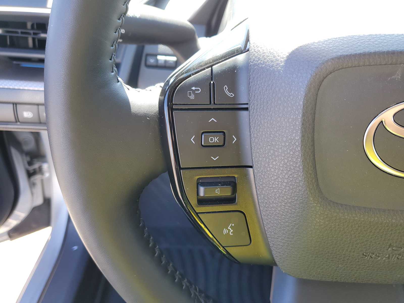 Thumbnail: 2023 Toyota Prius - 23