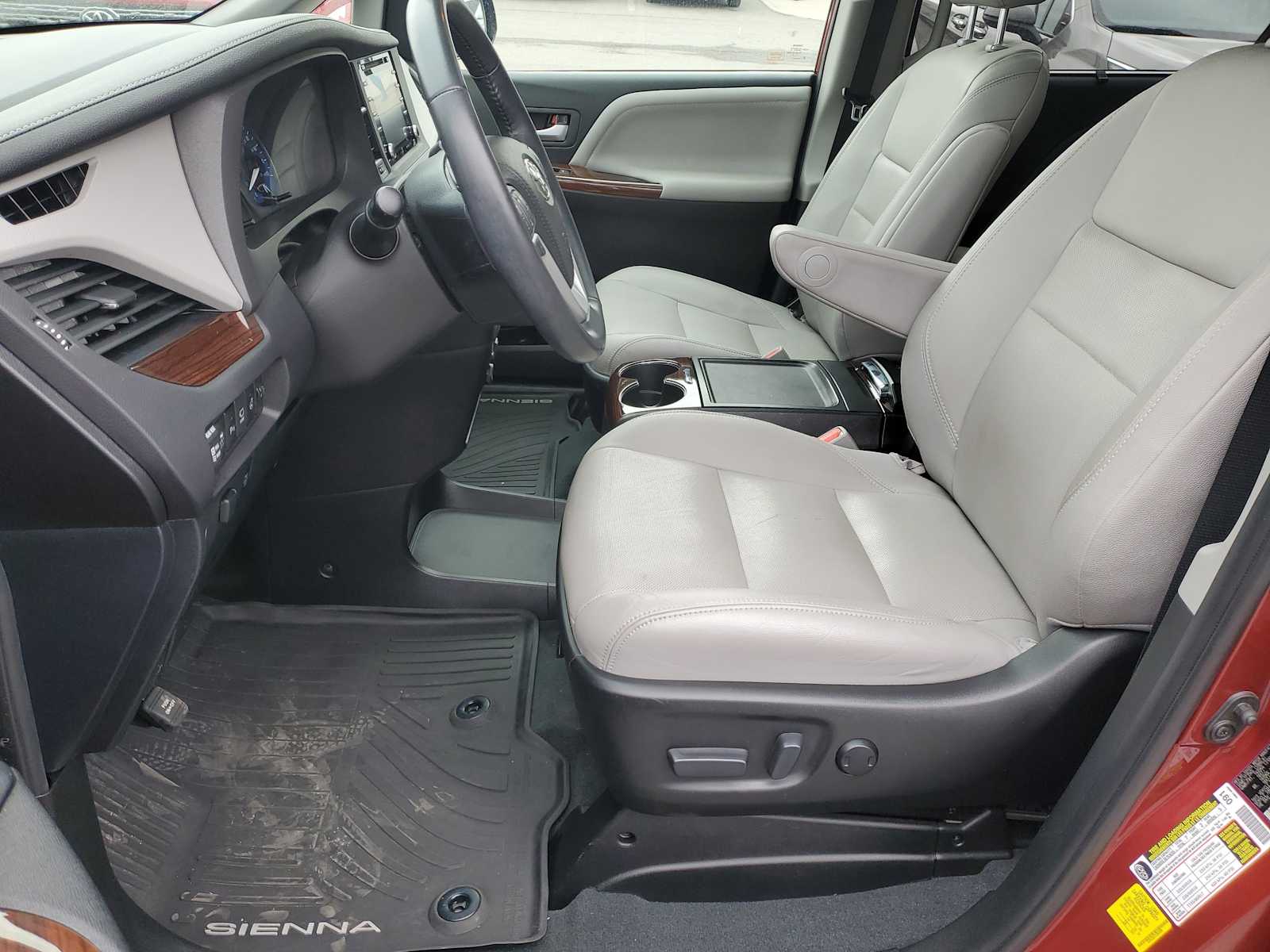 Thumbnail: 2020 Toyota Sienna - 15