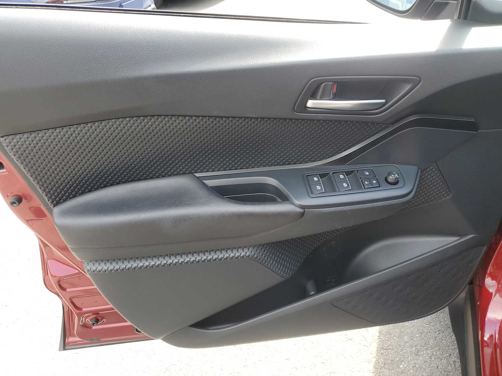 Thumbnail: 2018 Toyota C-HR - 15