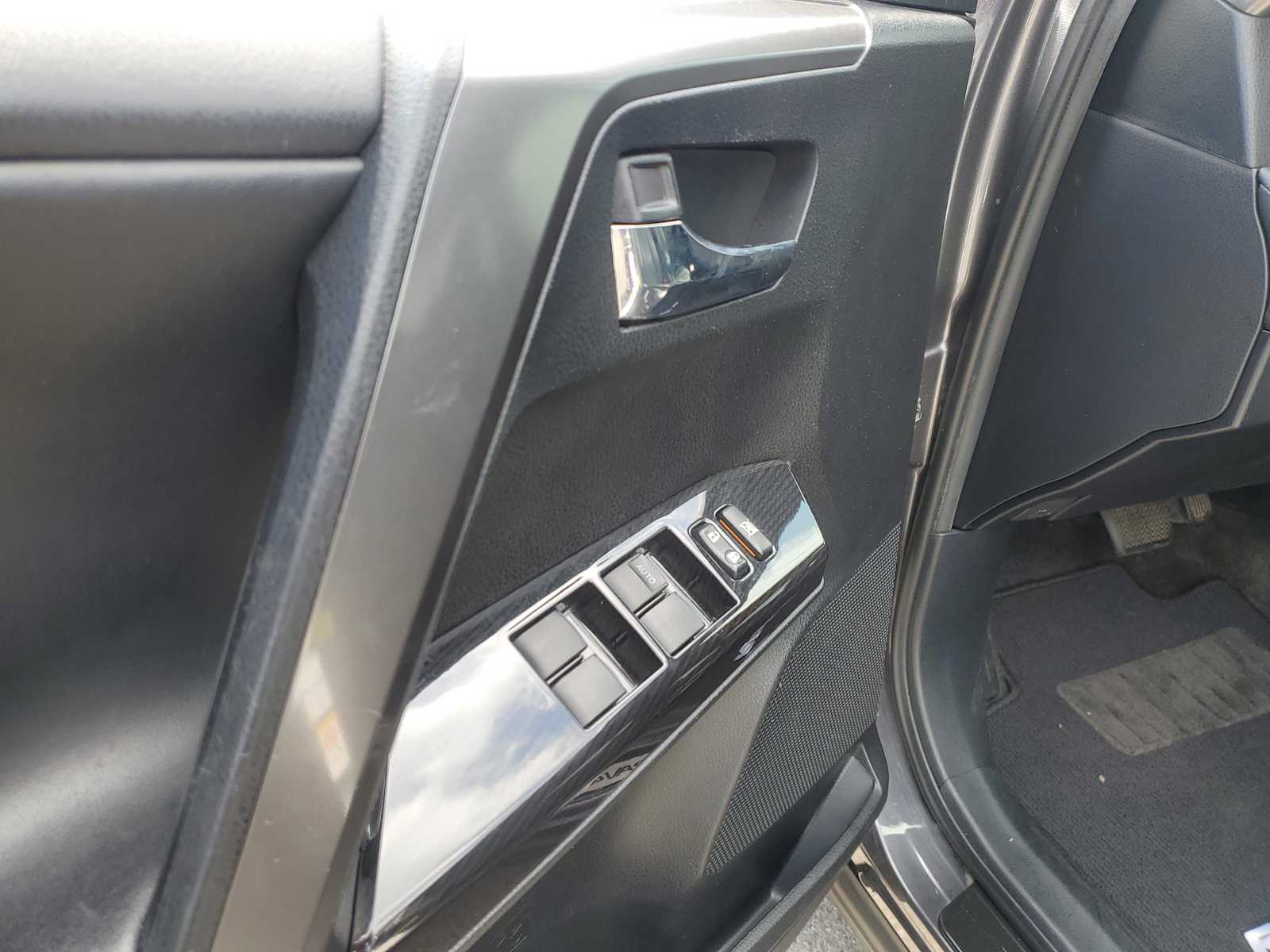 Thumbnail: 2017 Toyota RAV4 - 17