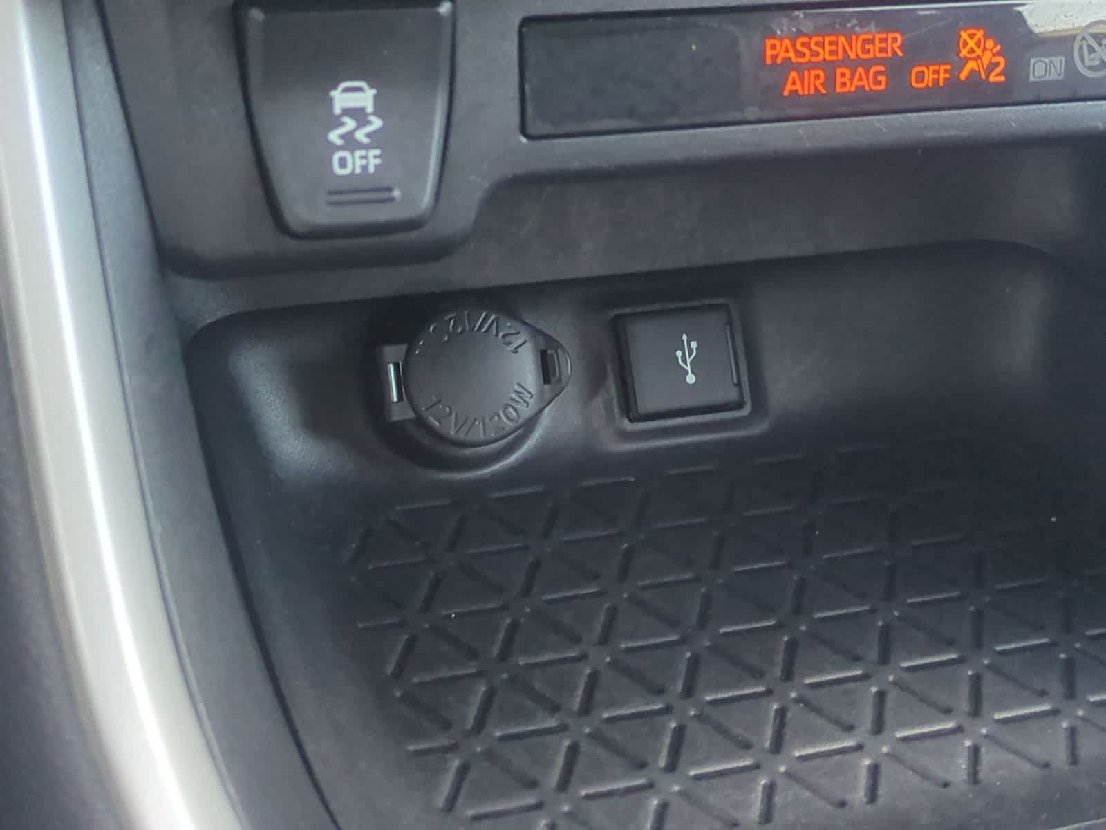Thumbnail: 2021 Toyota RAV4 - 32