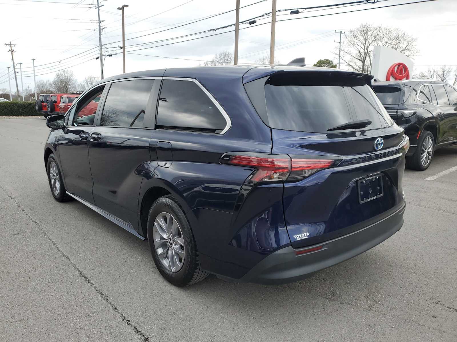 Thumbnail: 2022 Toyota Sienna - 2