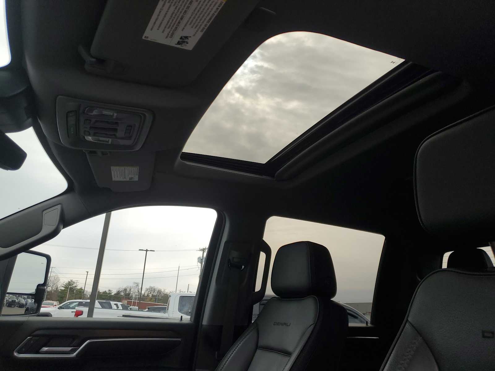 Thumbnail: 2024 GMC Sierra 2500 - 17