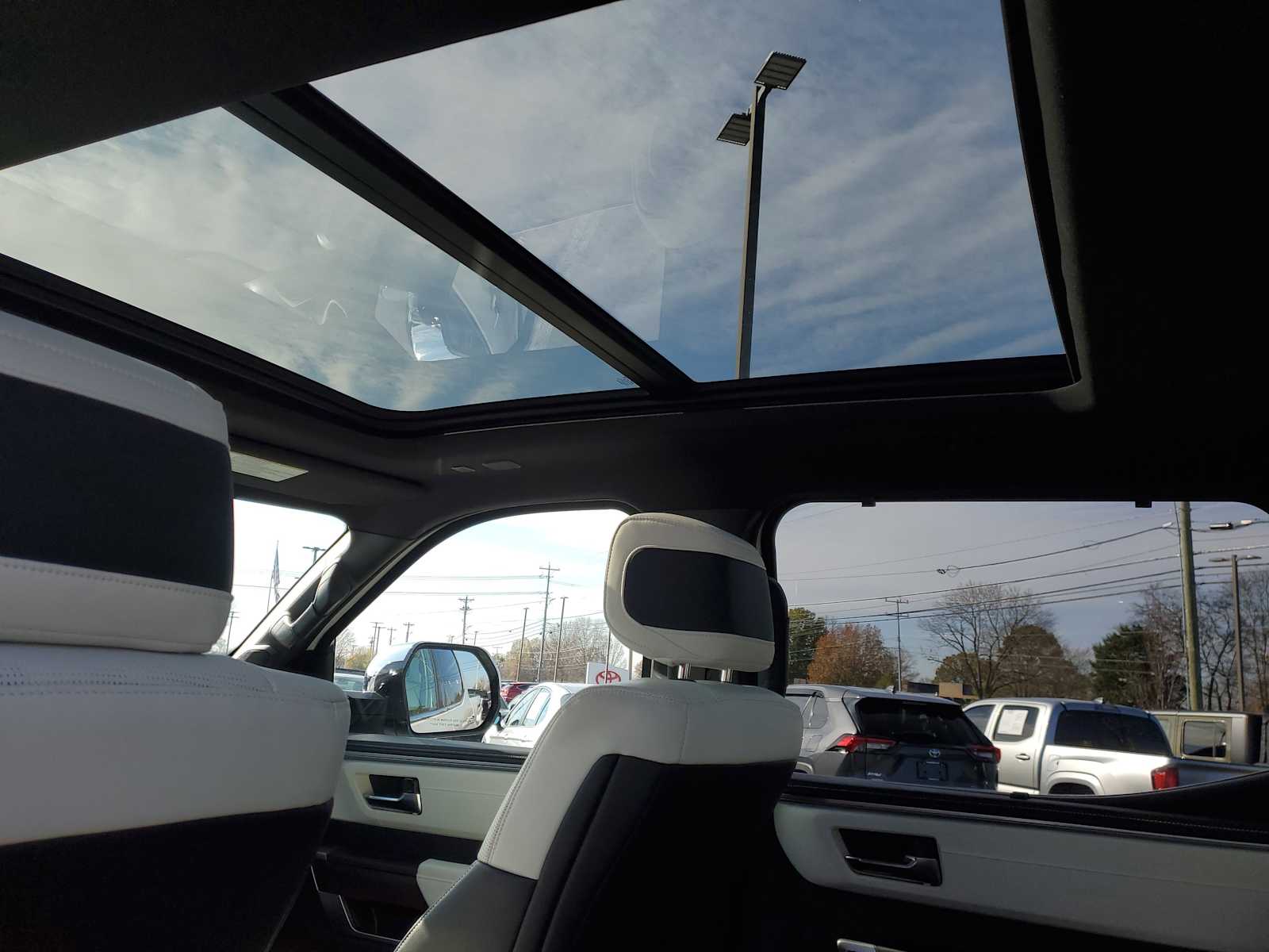 Thumbnail: 2022 Toyota Tundra - 14