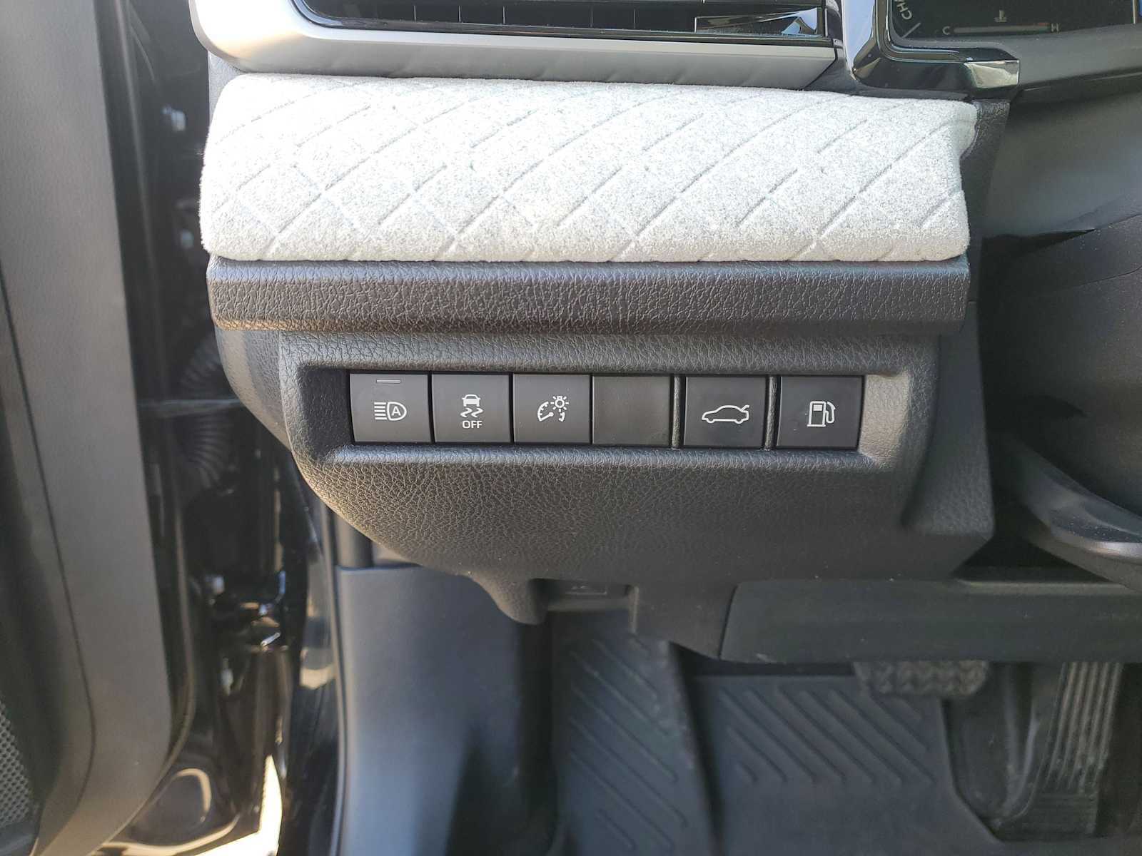 Thumbnail: 2025 Toyota Camry - 20