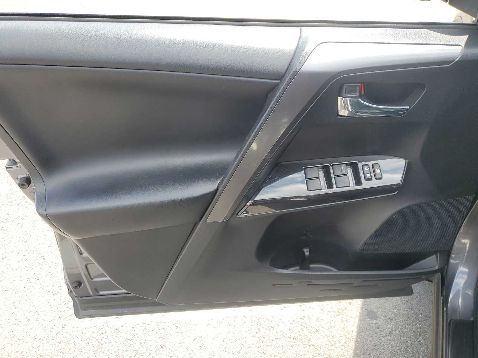 Thumbnail: 2017 Toyota RAV4 - 16