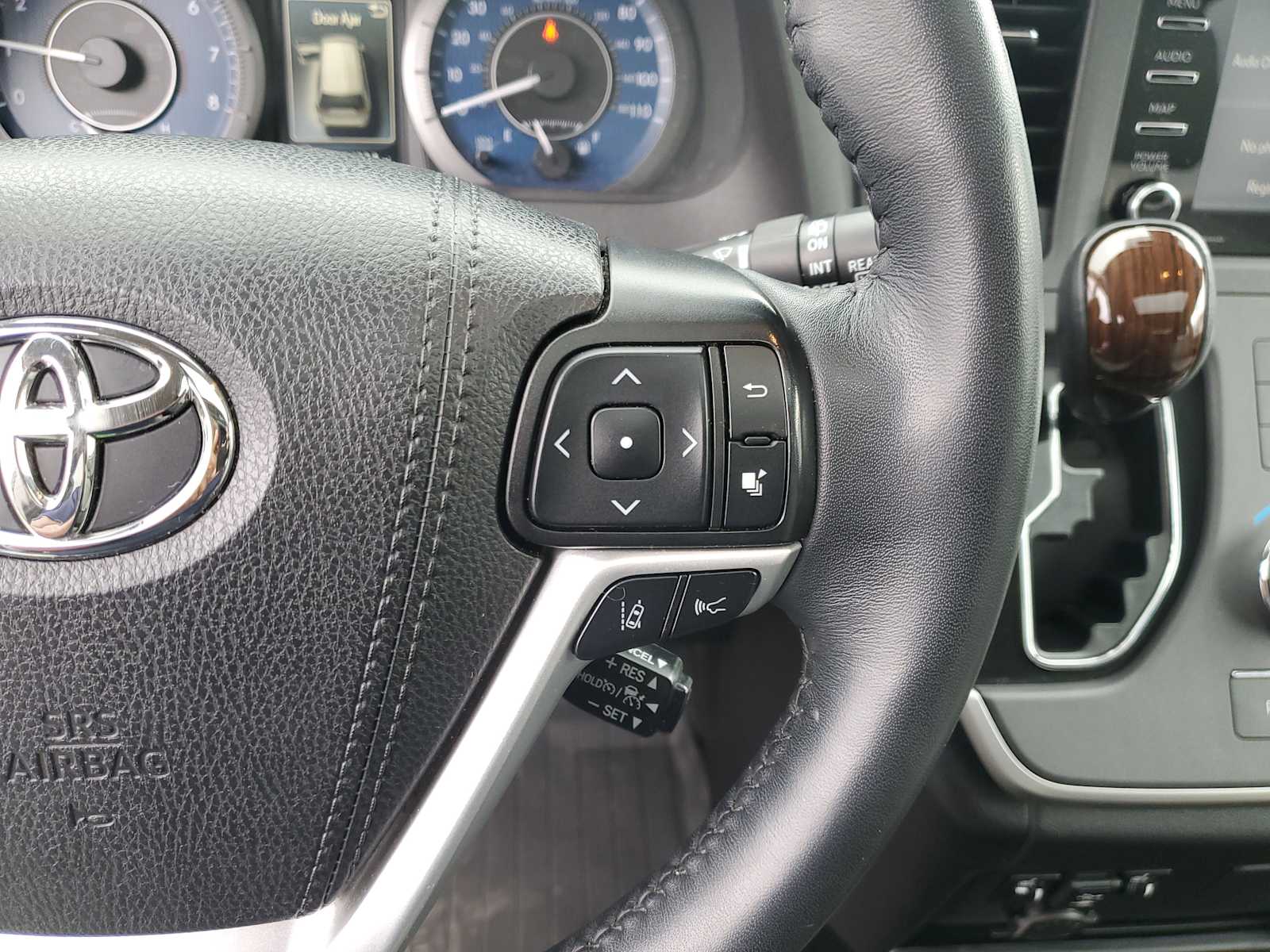 Thumbnail: 2020 Toyota Sienna - 21