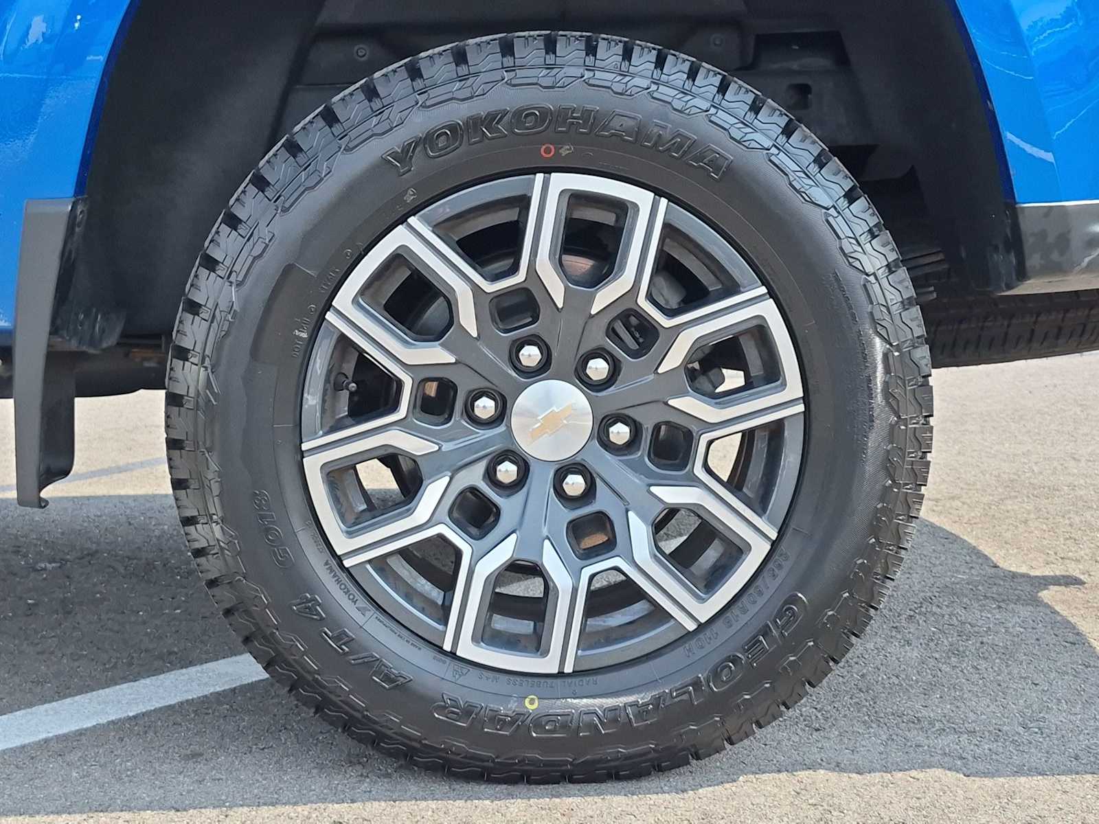 Thumbnail: 2023 Chevrolet Colorado - 6