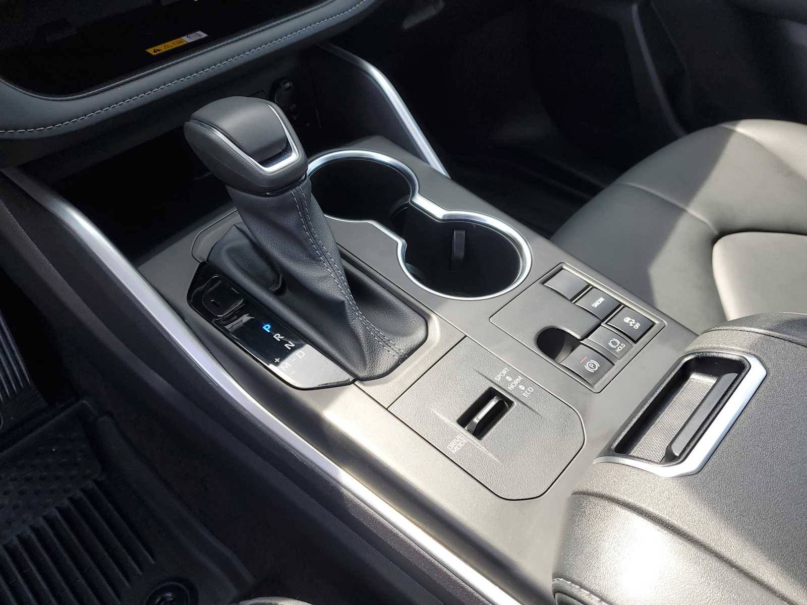 Thumbnail: 2023 Toyota Highlander - 33