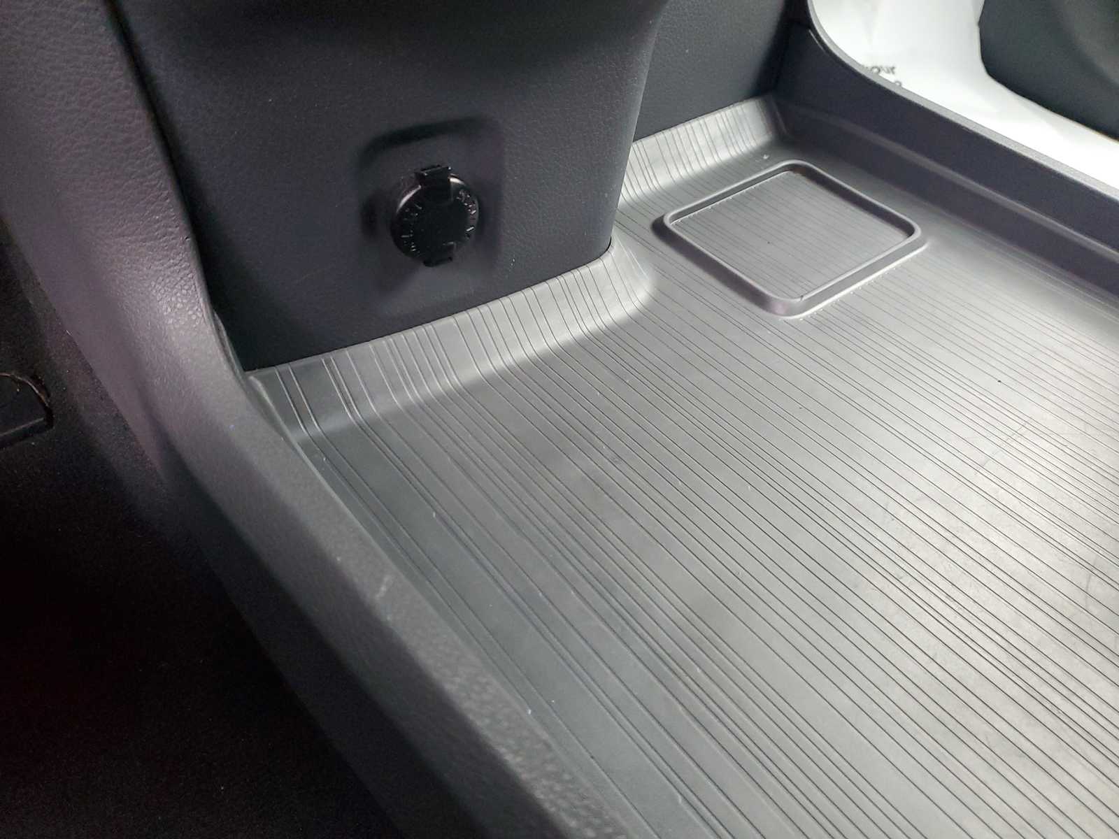 Thumbnail: 2022 Toyota Sienna - 30