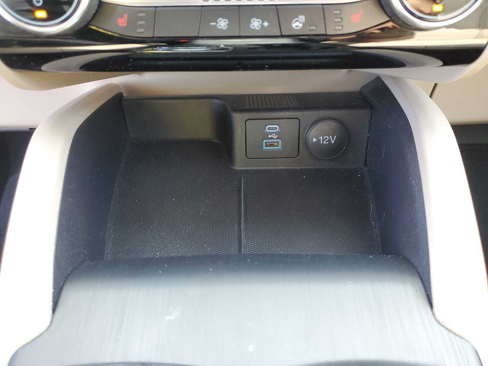 Thumbnail: 2022 Ford Escape - 32