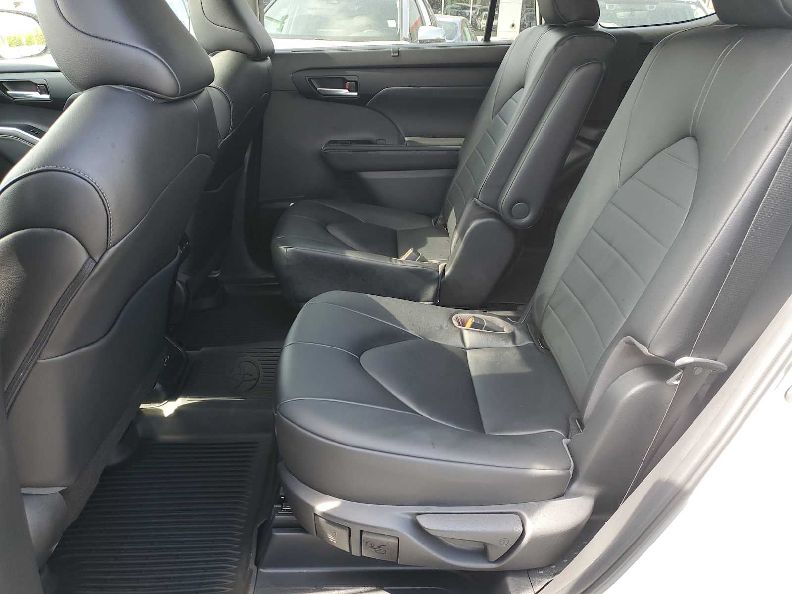 Thumbnail: 2023 Toyota Highlander - 13