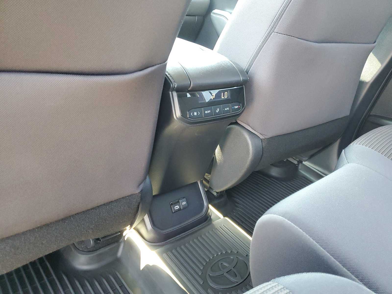 Thumbnail: 2023 Toyota Highlander - 13