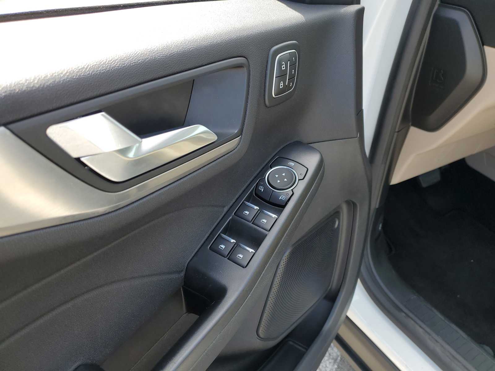 Thumbnail: 2022 Ford Escape - 17