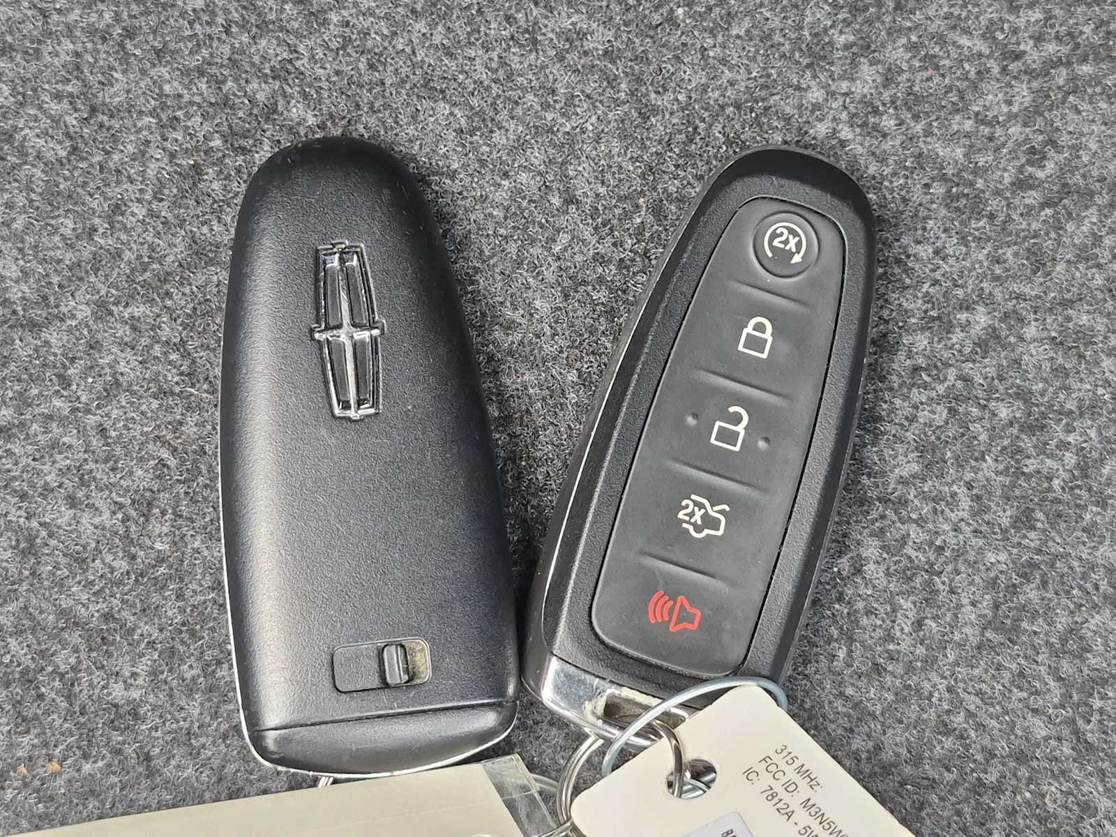 Thumbnail: 2015 Lincoln MKS - 26