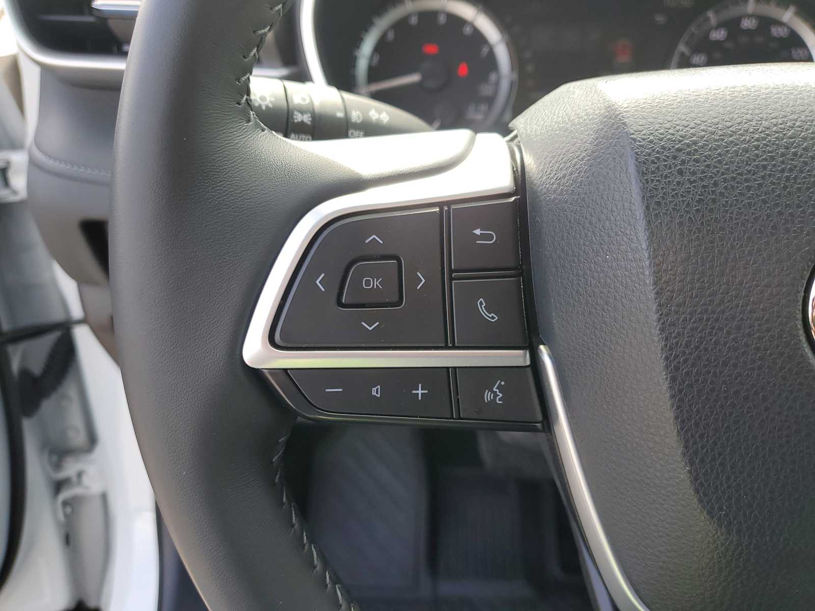 Thumbnail: 2023 Toyota Highlander - 25