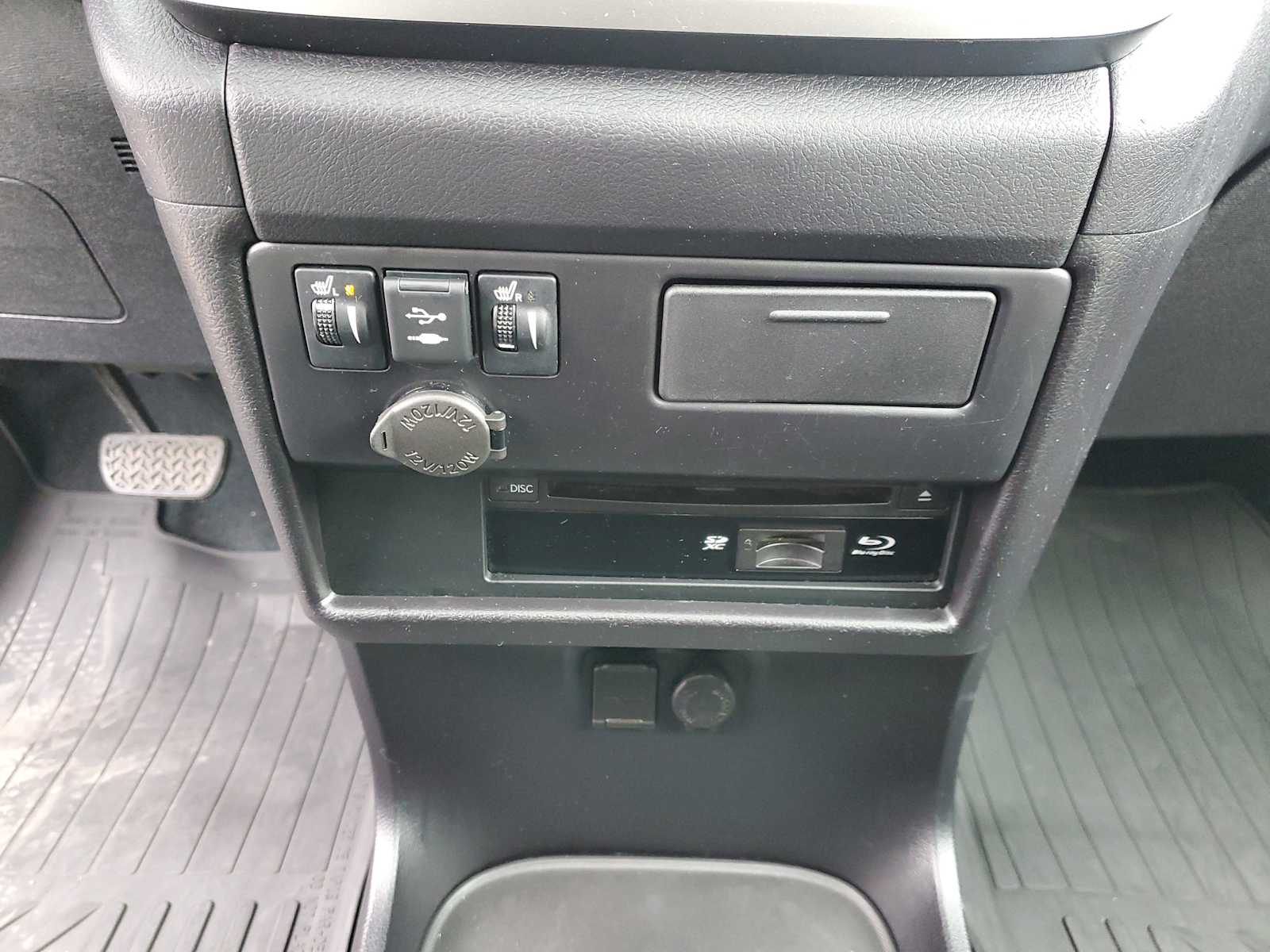 Thumbnail: 2020 Toyota Sienna - 28