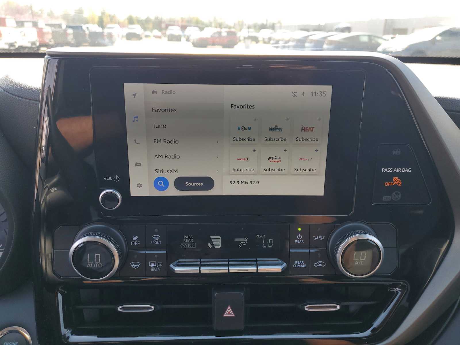 Thumbnail: 2023 Toyota Highlander - 28