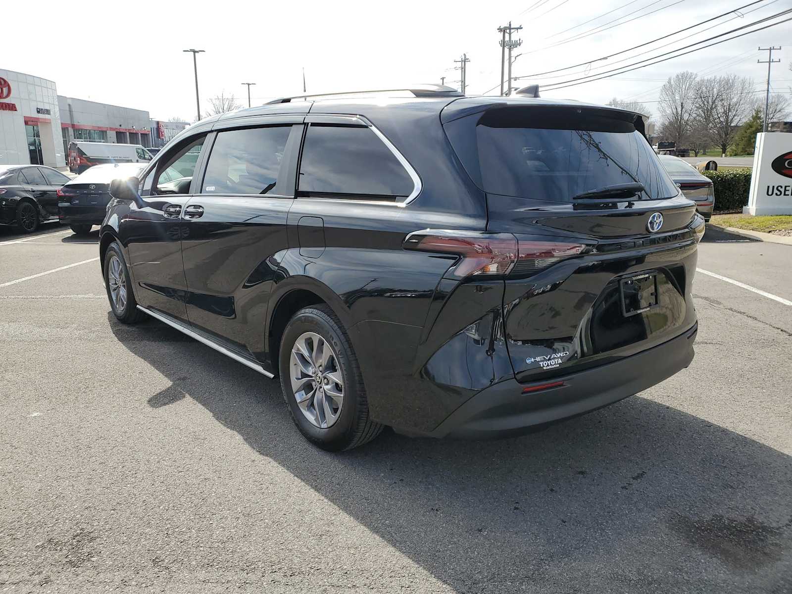 Thumbnail: 2025 Toyota Sienna - 2