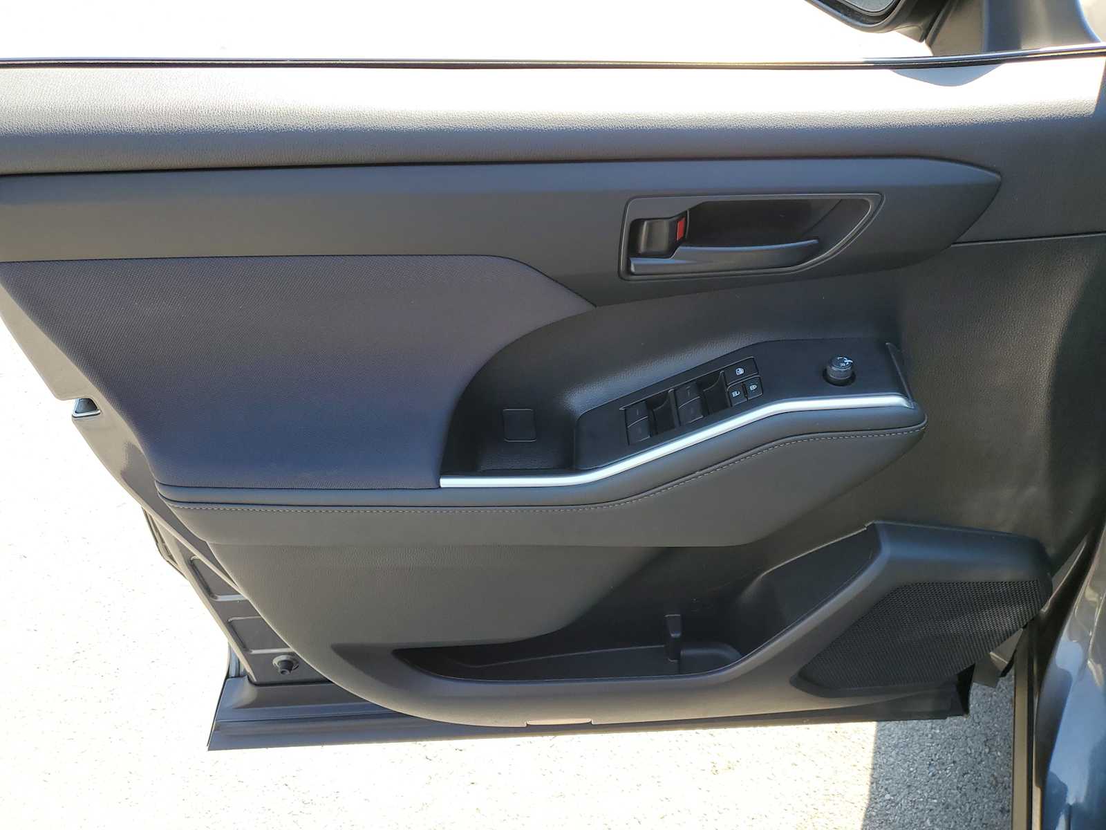 Thumbnail: 2023 Toyota Highlander - 15