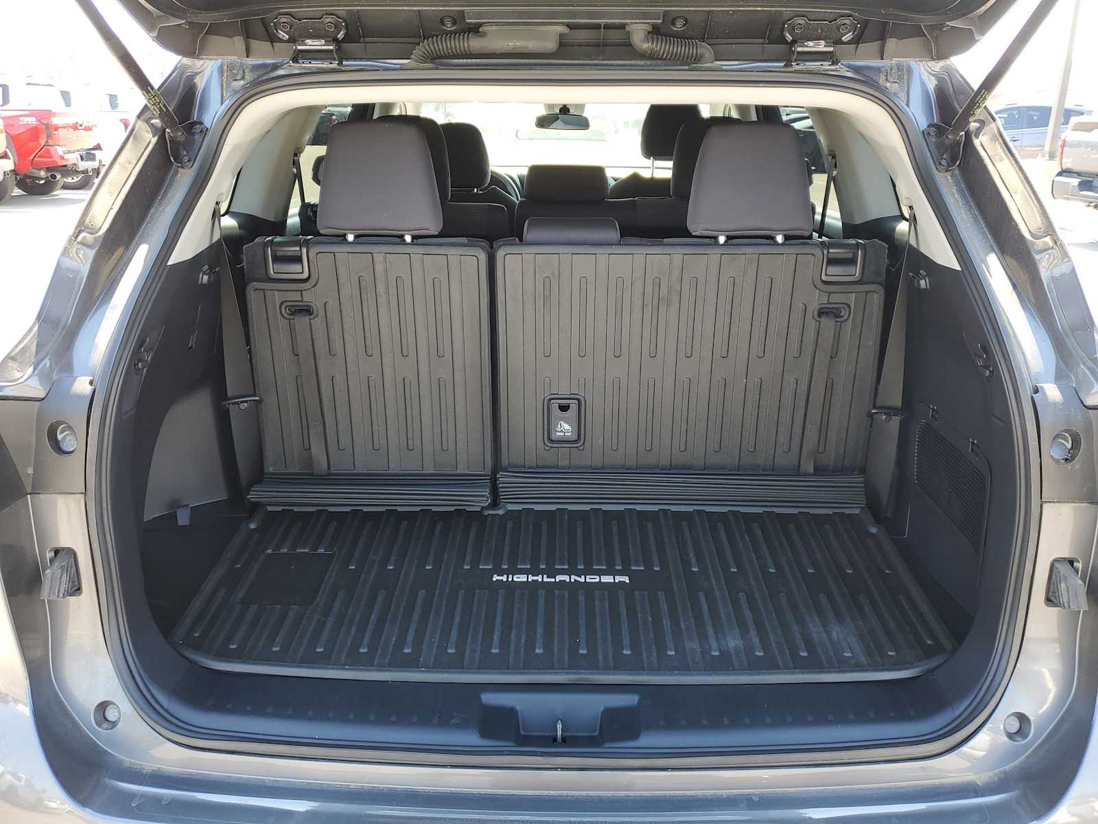 Thumbnail: 2023 Toyota Highlander - 8