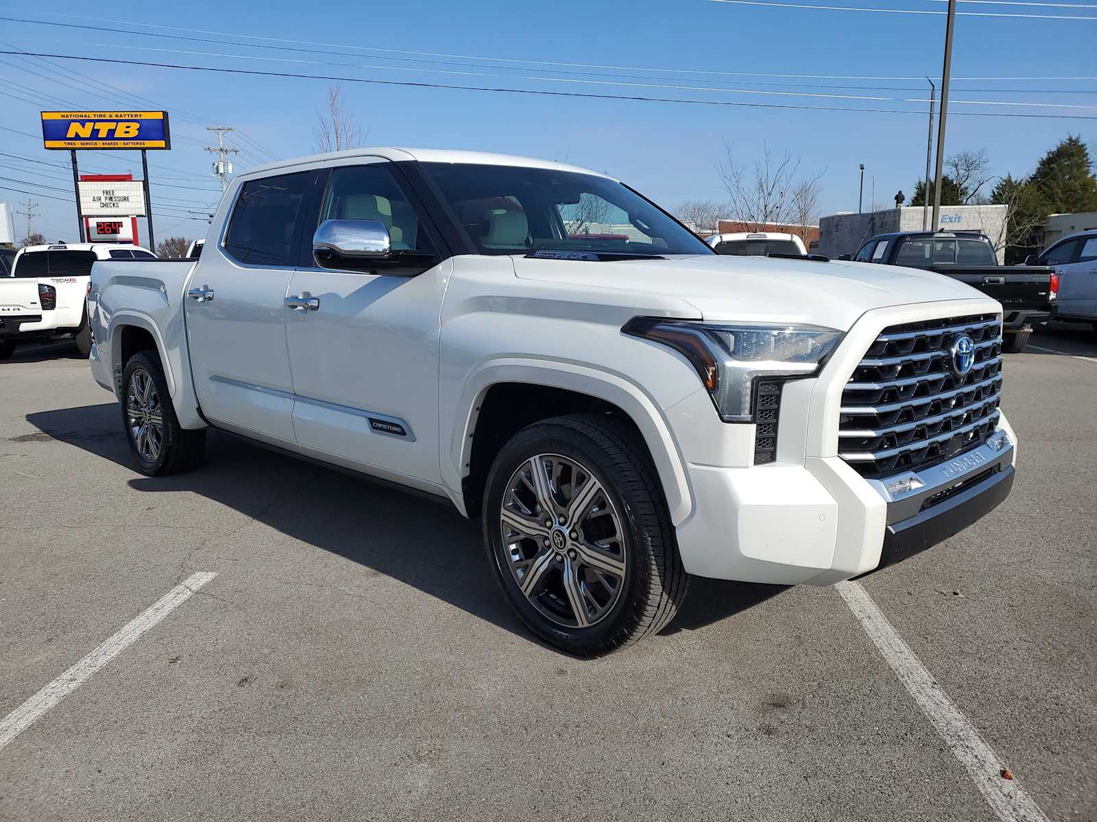 Thumbnail: 2022 Toyota Tundra - 4