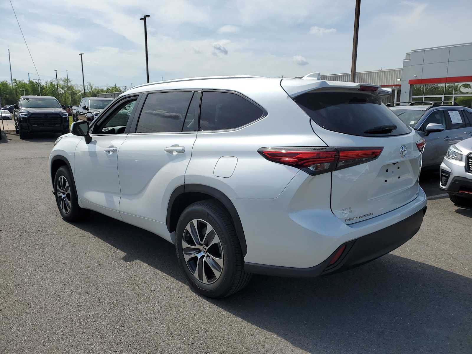 Thumbnail: 2023 Toyota Highlander - 2