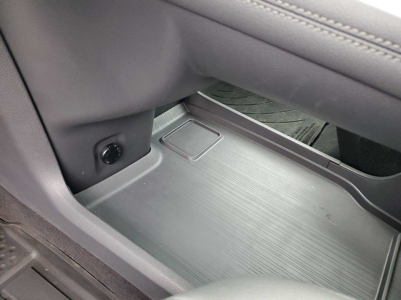 Thumbnail: 2024 Toyota Sienna - 33