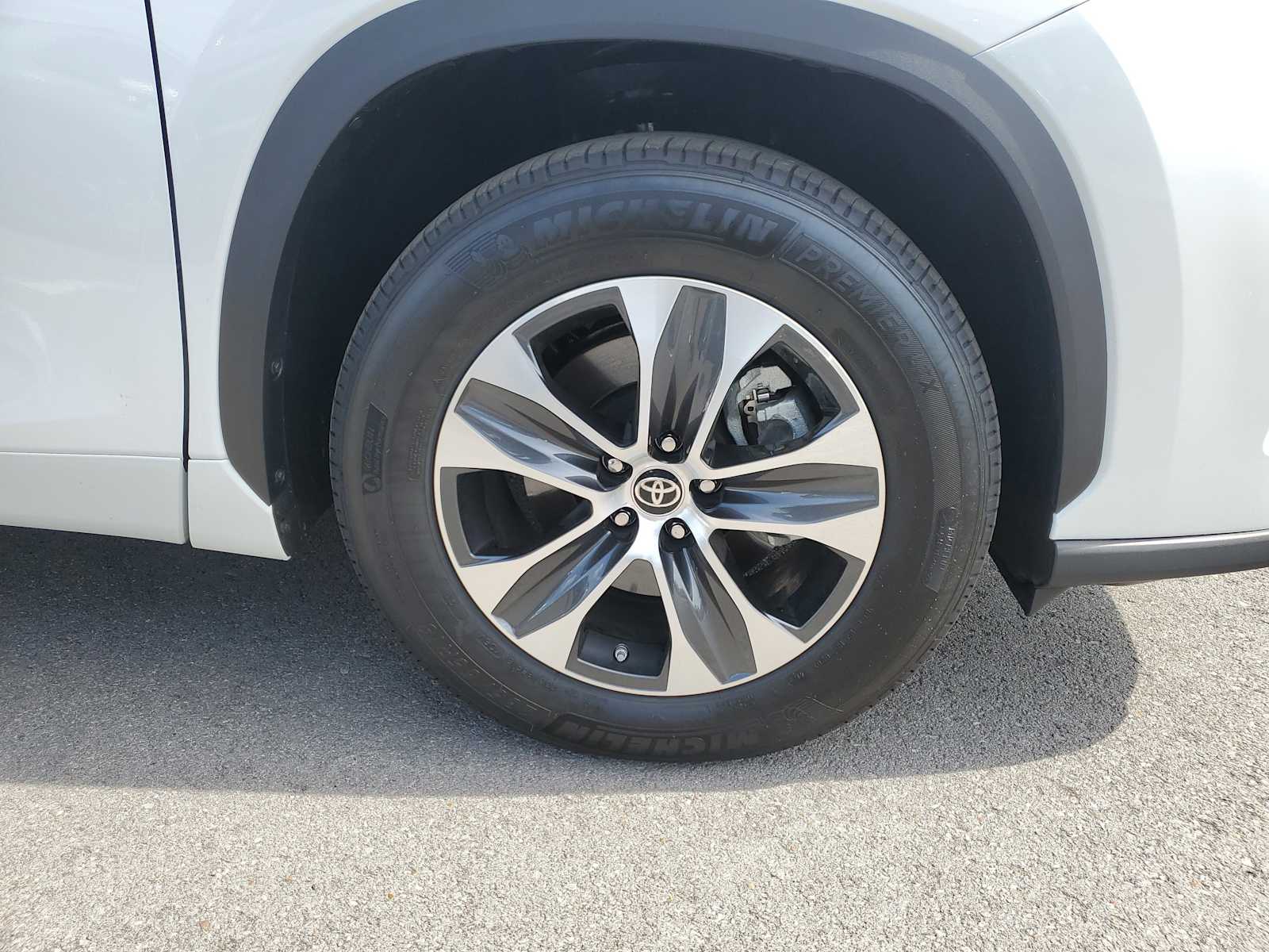 Thumbnail: 2023 Toyota Highlander - 5