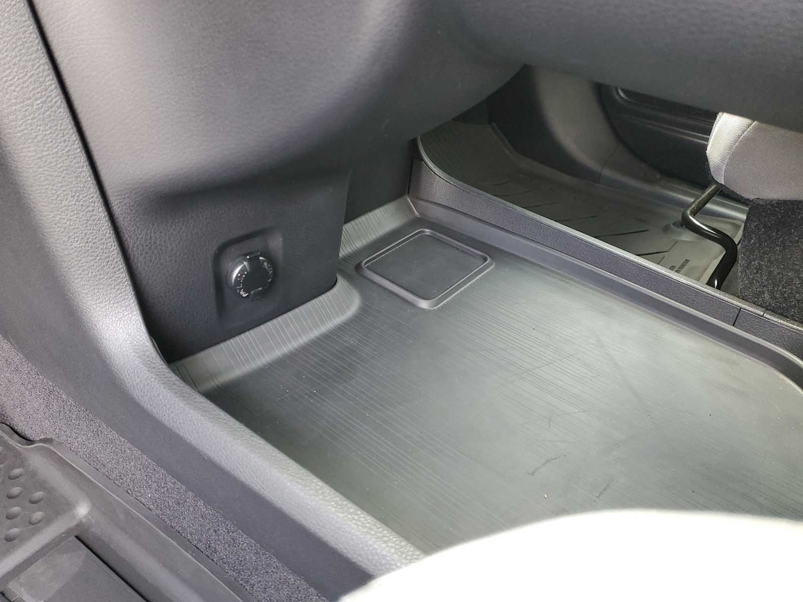 Thumbnail: 2025 Toyota Sienna - 31