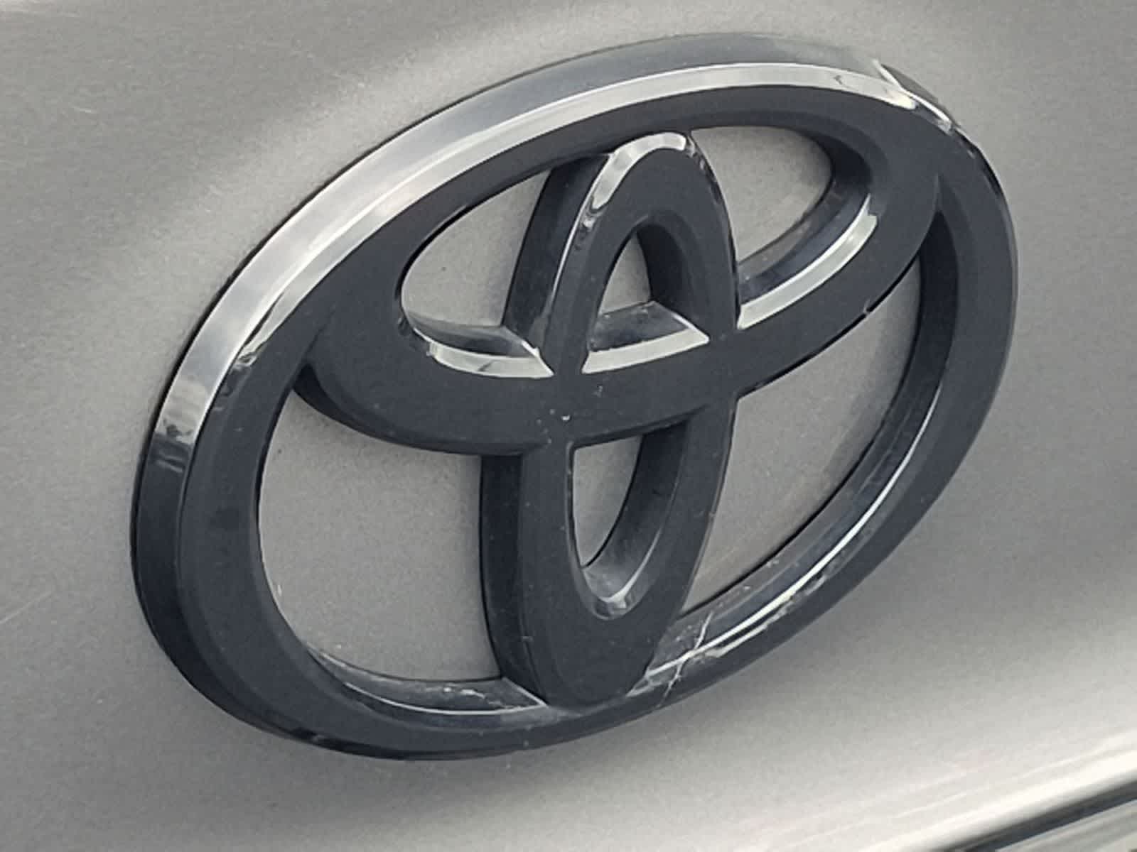 Thumbnail: 2025 Toyota Camry - 11