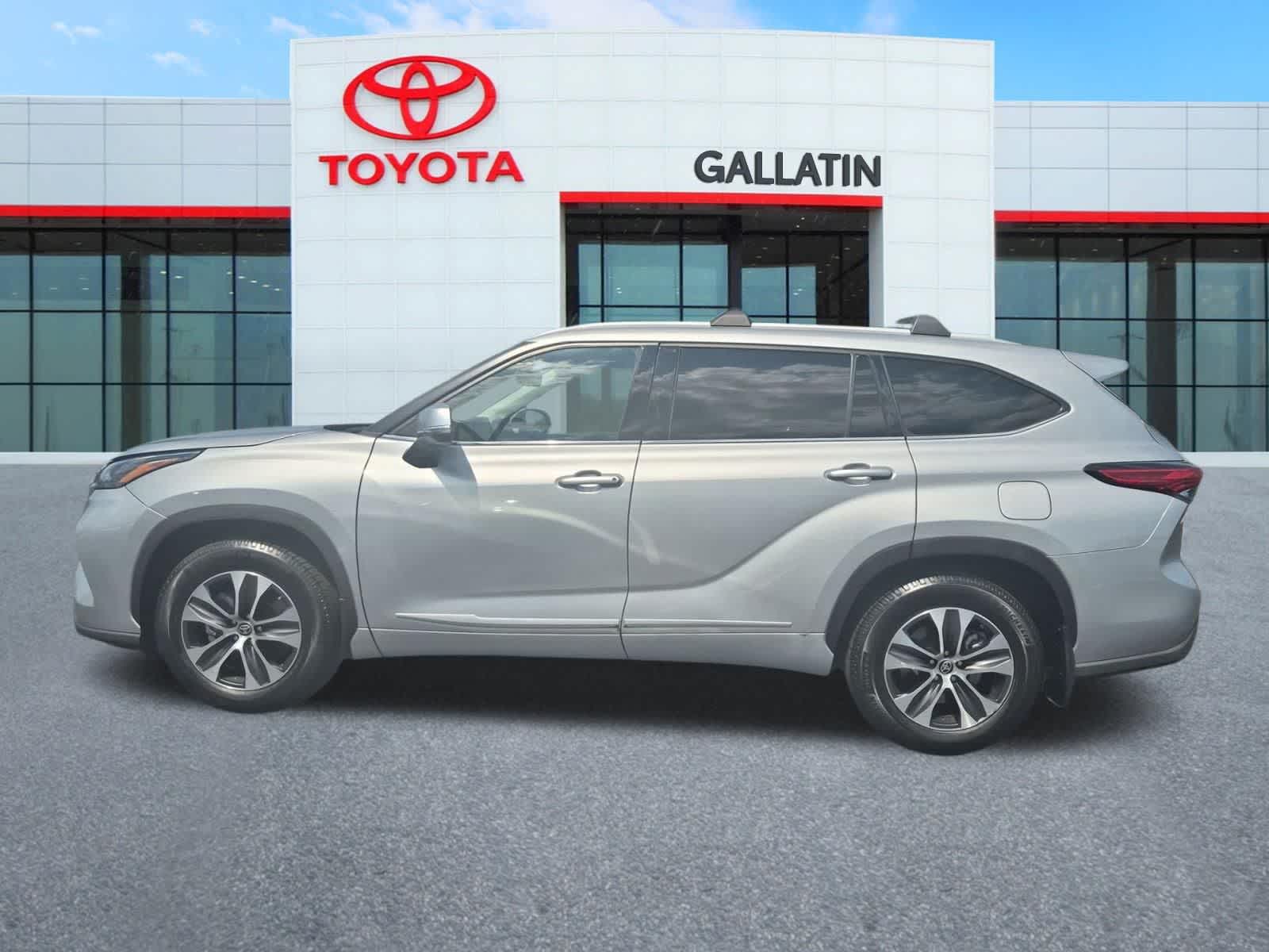 Thumbnail: 2022 Toyota Highlander - 5