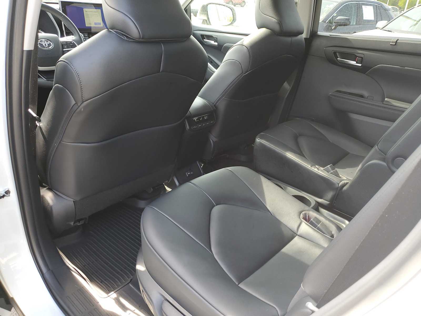 Thumbnail: 2023 Toyota Highlander - 14