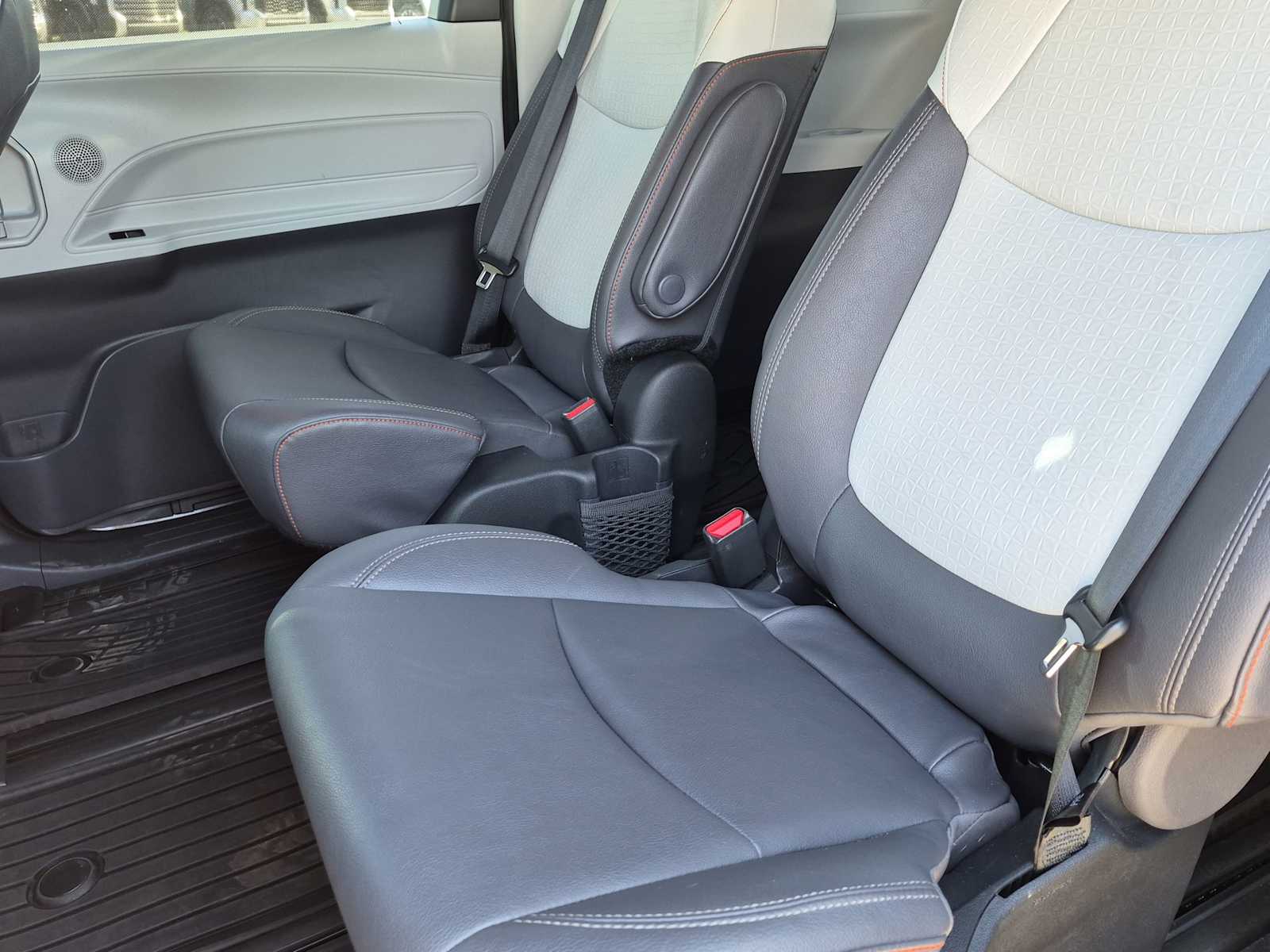 Thumbnail: 2024 Toyota Sienna - 10