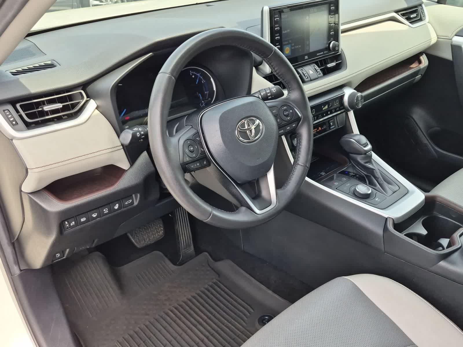 Thumbnail: 2021 Toyota RAV4 - 10