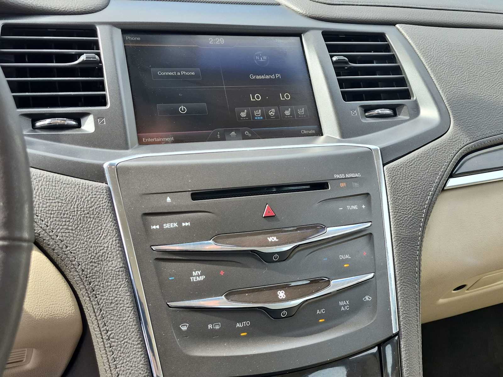 Thumbnail: 2015 Lincoln MKS - 18