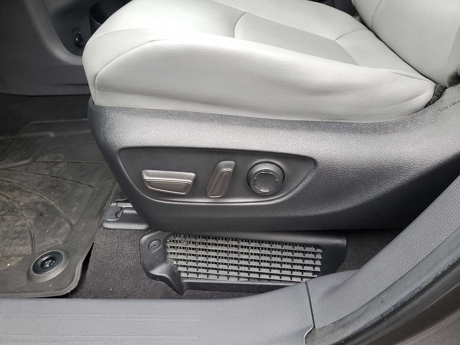 Thumbnail: 2024 Toyota Sienna - 19