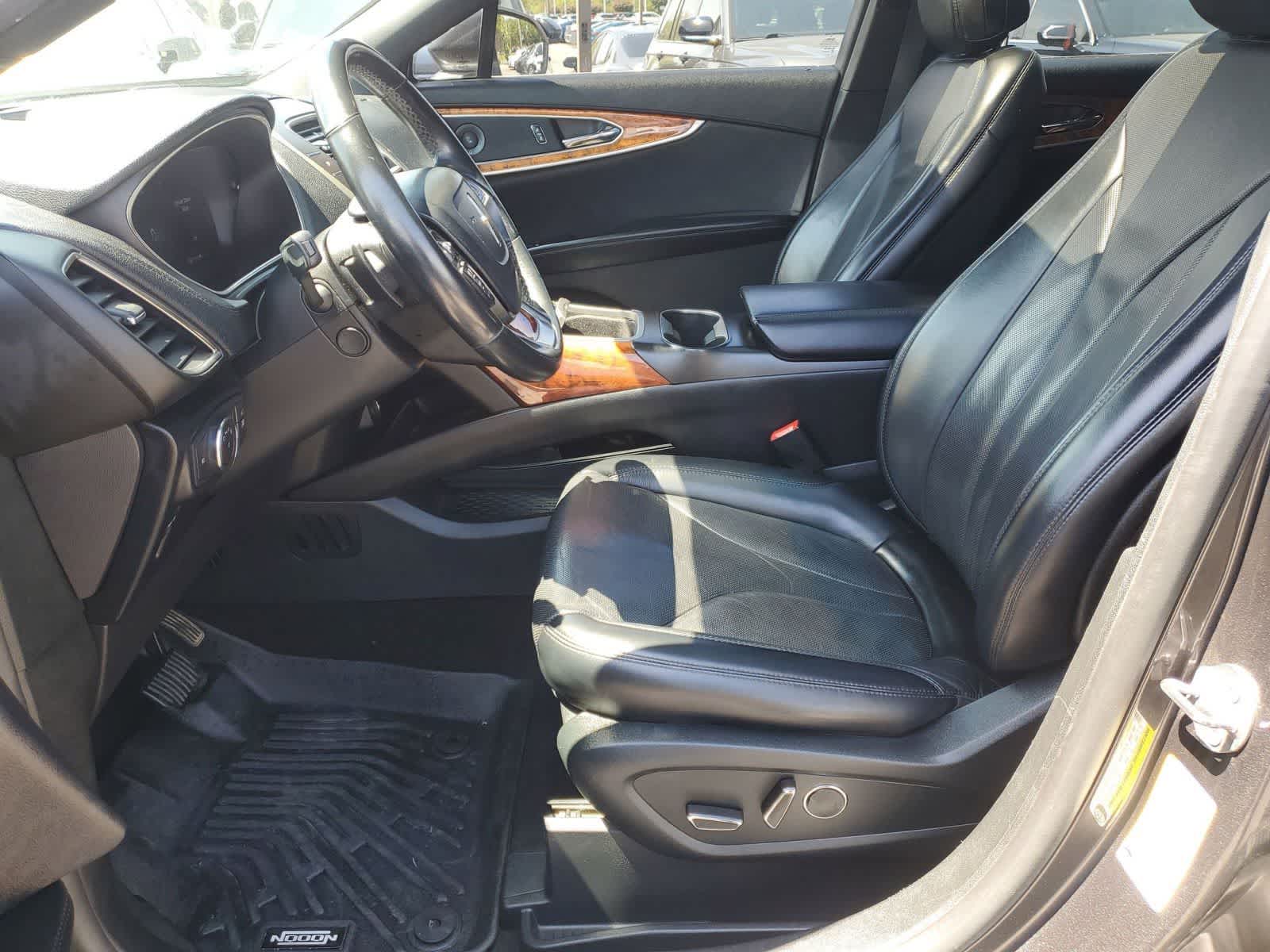 Thumbnail: 2020 Lincoln Nautilus - 18