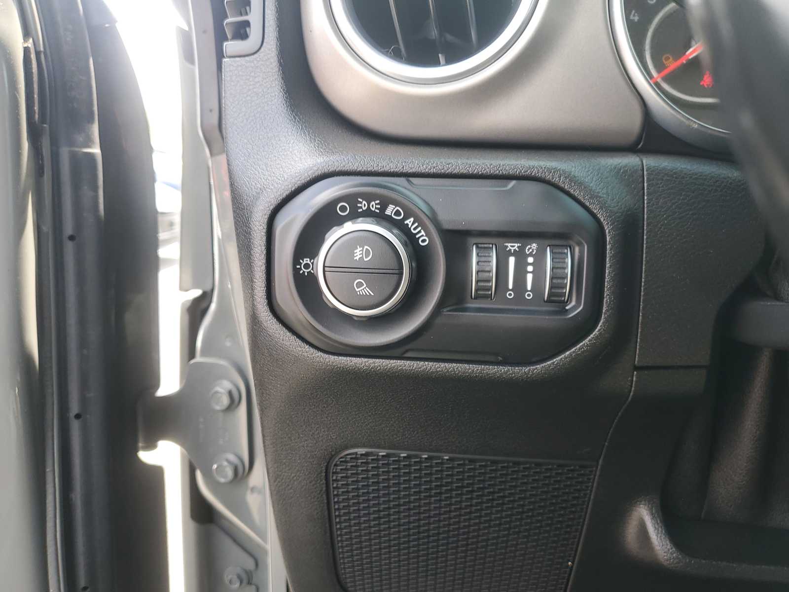 Thumbnail: 2020 Jeep Gladiator - 20