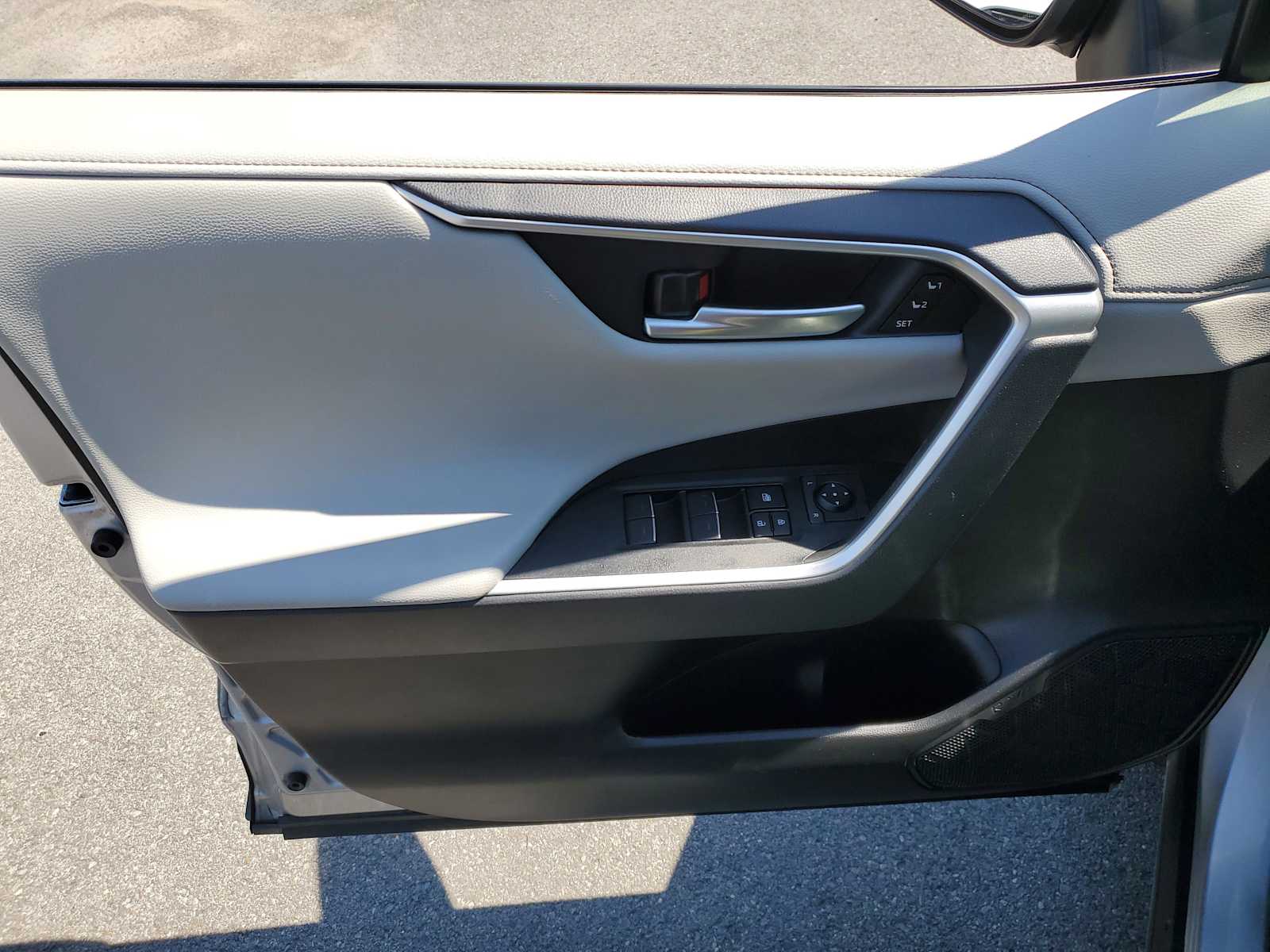 Thumbnail: 2025 Toyota RAV4 - 16