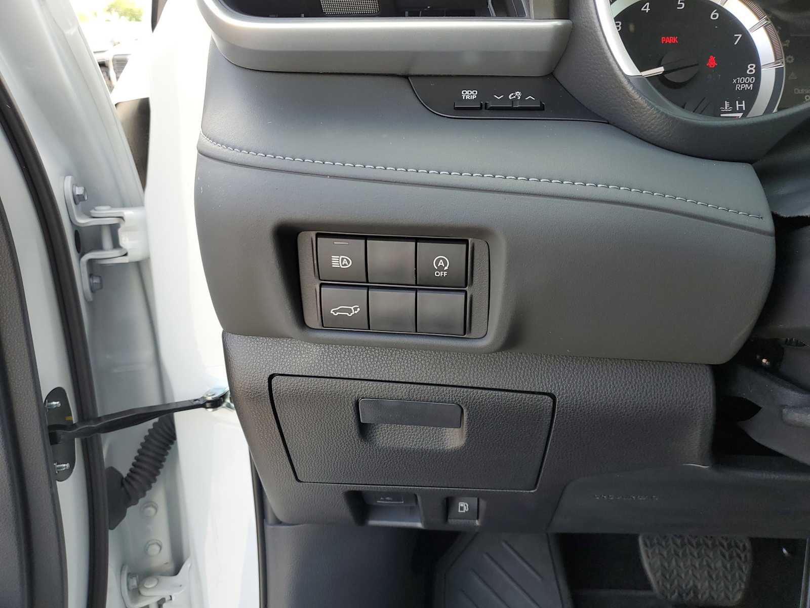 Thumbnail: 2023 Toyota Highlander - 23